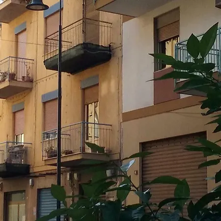 Maison d'hôtes La Finestra Sul Cortile/palermo Centro